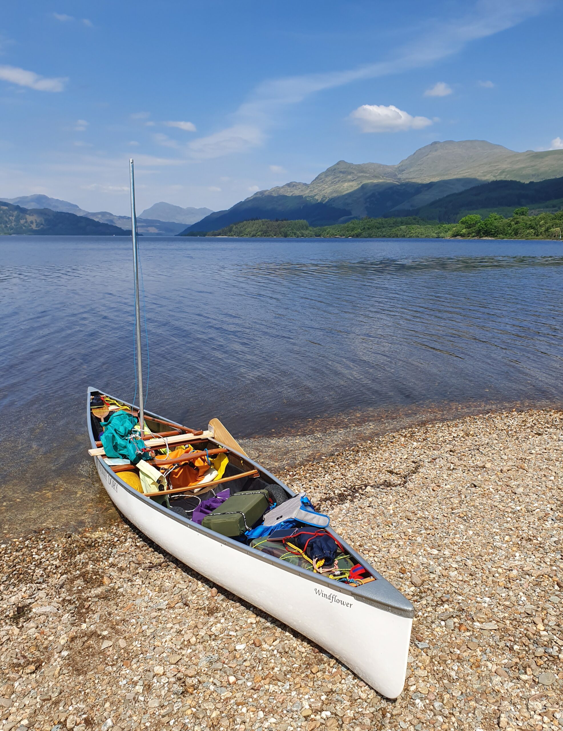 A fun paddle–sailing canoe